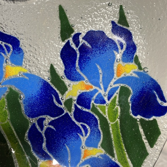 Signed fuzed  glass heart glass dish with lillies by Peggy Karr - Picture 9 of 9